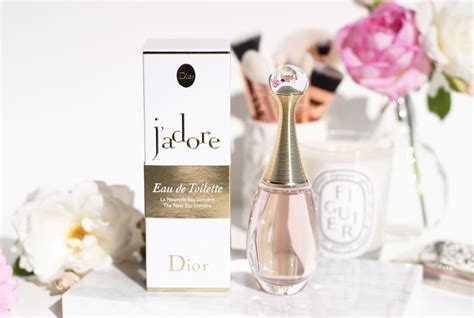 what does j'adore dior smell like